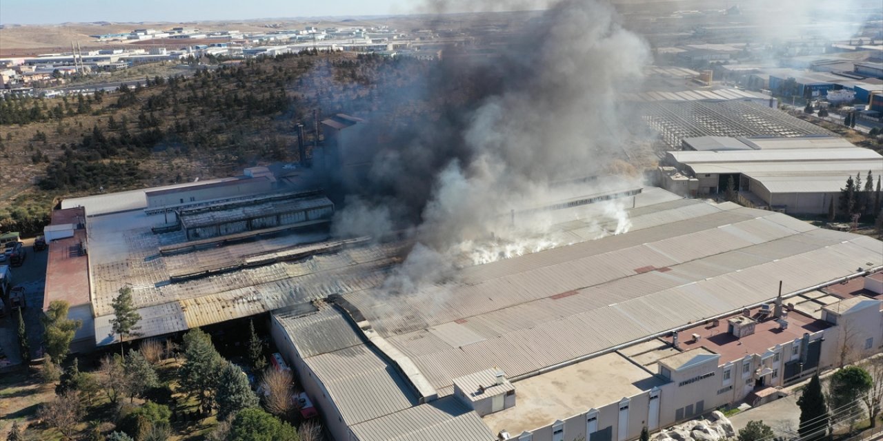 Şanlıurfa'da Tekstil Fabrikasında Çıkan Yangın Kontrol Altına Alındı