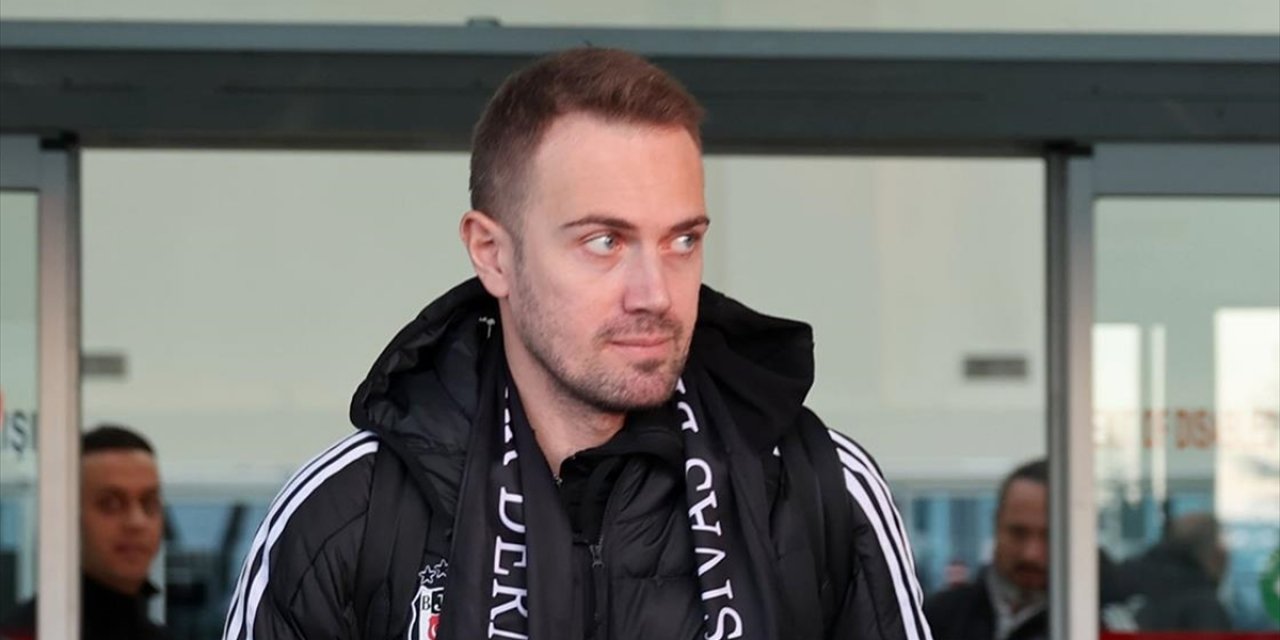 Beşiktaş, Mert Günok'la 1 Yılı Opsiyonlu 3 Yıllık Yeni Sözleşme İmzaladı