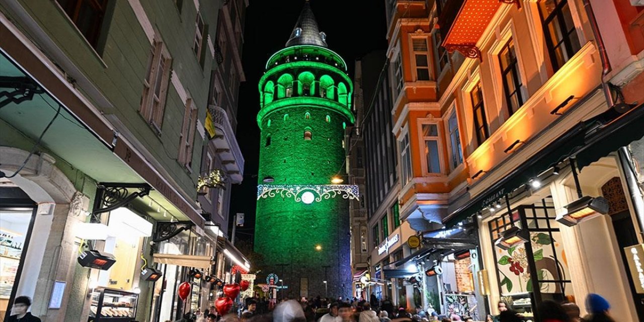 Galata Kulesi ''Serviks Kanseri Farkındalık Ayı'' Kapsamında Yeşile Büründü