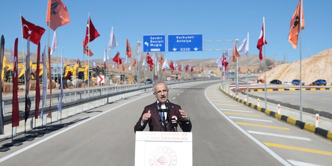 Ulaştırma ve Altyapı Bakanı Uraloğlu, Korkuteli-Elmalı Yolunun Açılışını Yaptı