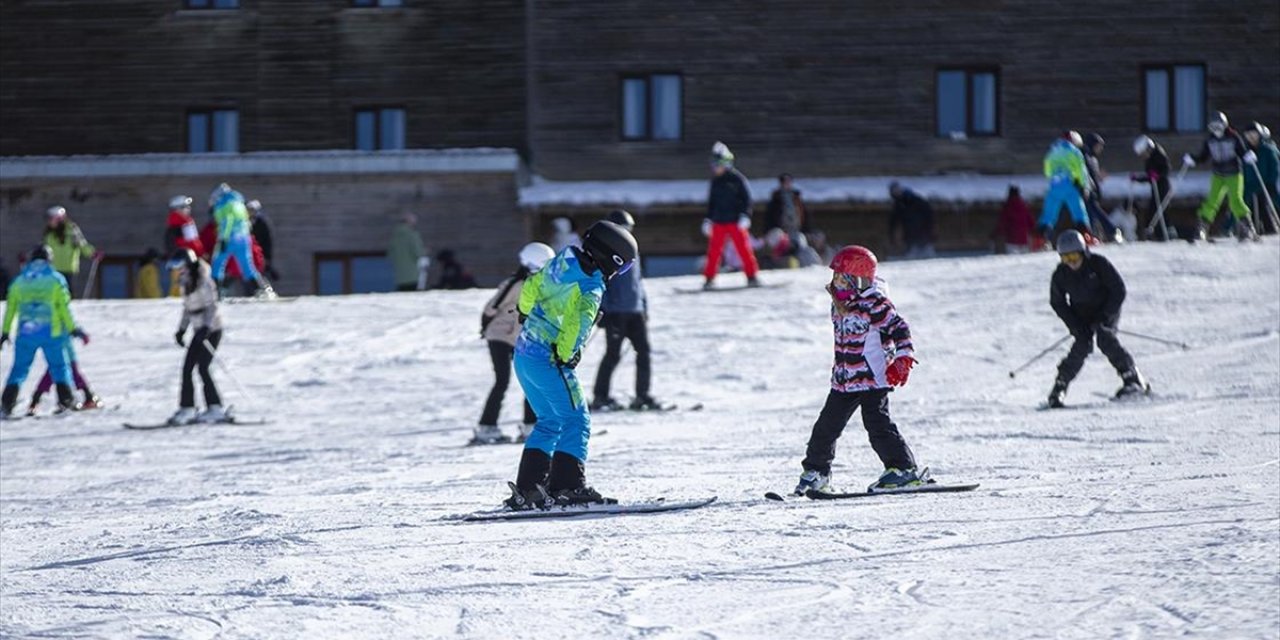 Kartalkaya Yarıyıl Tatilinin Başlamasıyla Kayakseverlerin İlgisiyle Karşılaştı