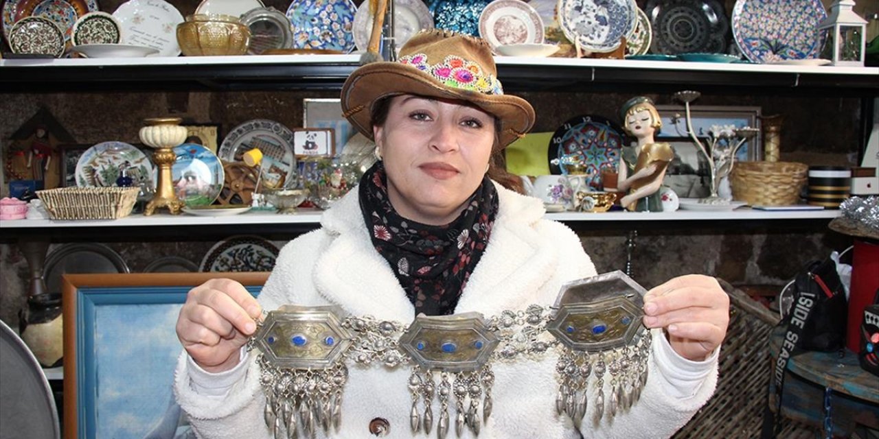 Babaannesinin Gaz Lambasıyla Başlayan Antika Merakı Mesleği Oldu