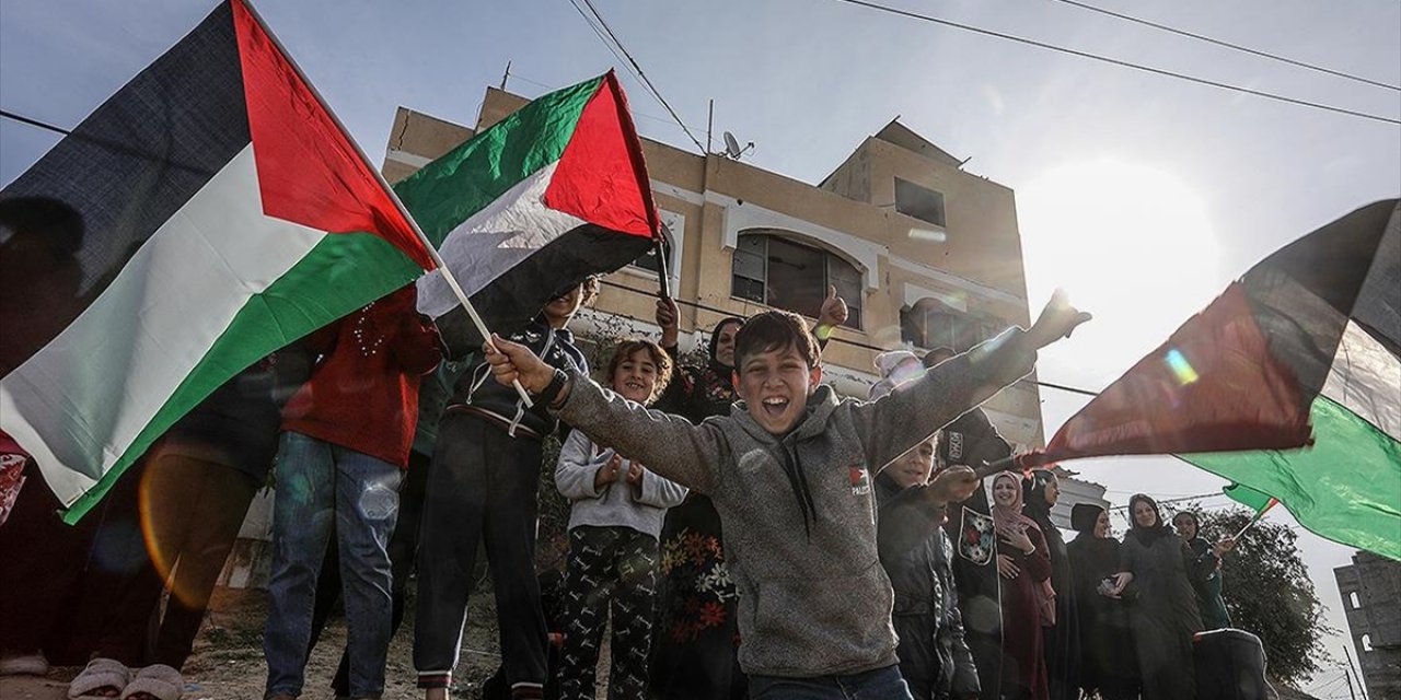 Gazzeliler Ateşkesin Yürürlüğe Girmesini Büyük Sevinçle Karşıladı