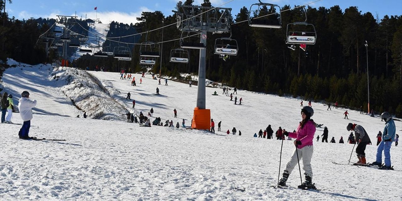 Hafta Sonu ve Sömestir Tatilinde Sarıkamış Kayak Merkezi Kayakseverlerle Doldu