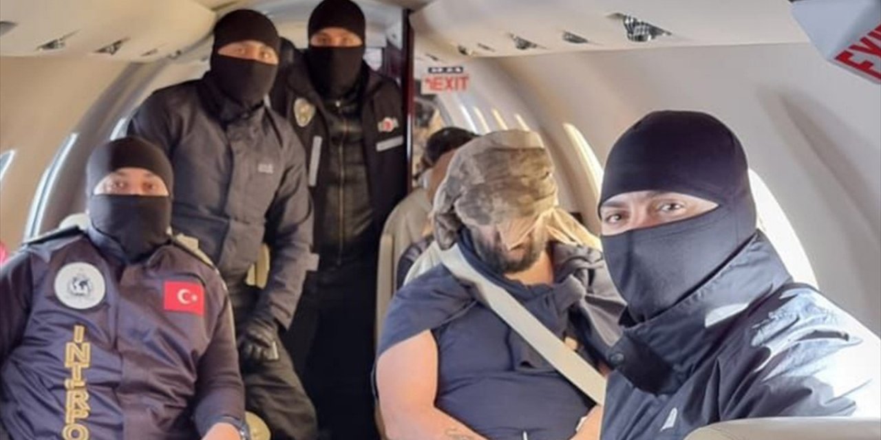 Ermenistan'da Yakalanarak Türkiye'ye Getirilen Suç Örgütü Elebaşı Adliyeye Sevk Edildi