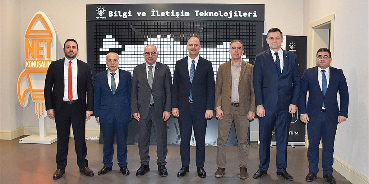 "Yerlilik" ve "Millilik" İlkesiyle Kurulan Haberleşme Teknolojileri Kümelenmesi'nde Bayrak Değişimi