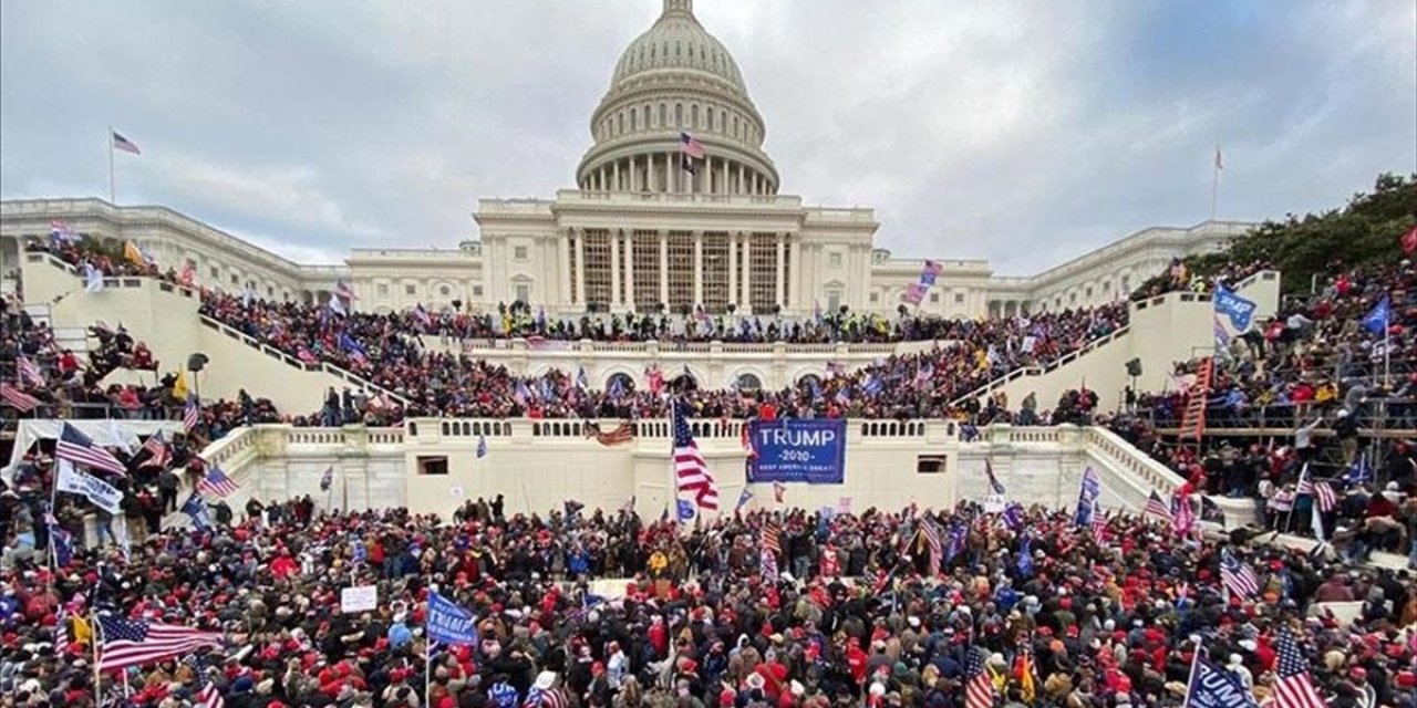 Trump'ın Af Kararnamesiyle, 6 Ocak Kongre Baskınına Karışan Aşırı Sağcı Liderler Hapisten Salındı