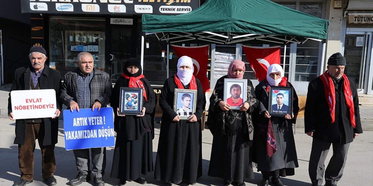 Muşlu Aileler, Dem Parti Binası Önündeki "Evlat Nöbeti"ni Sürdürdü