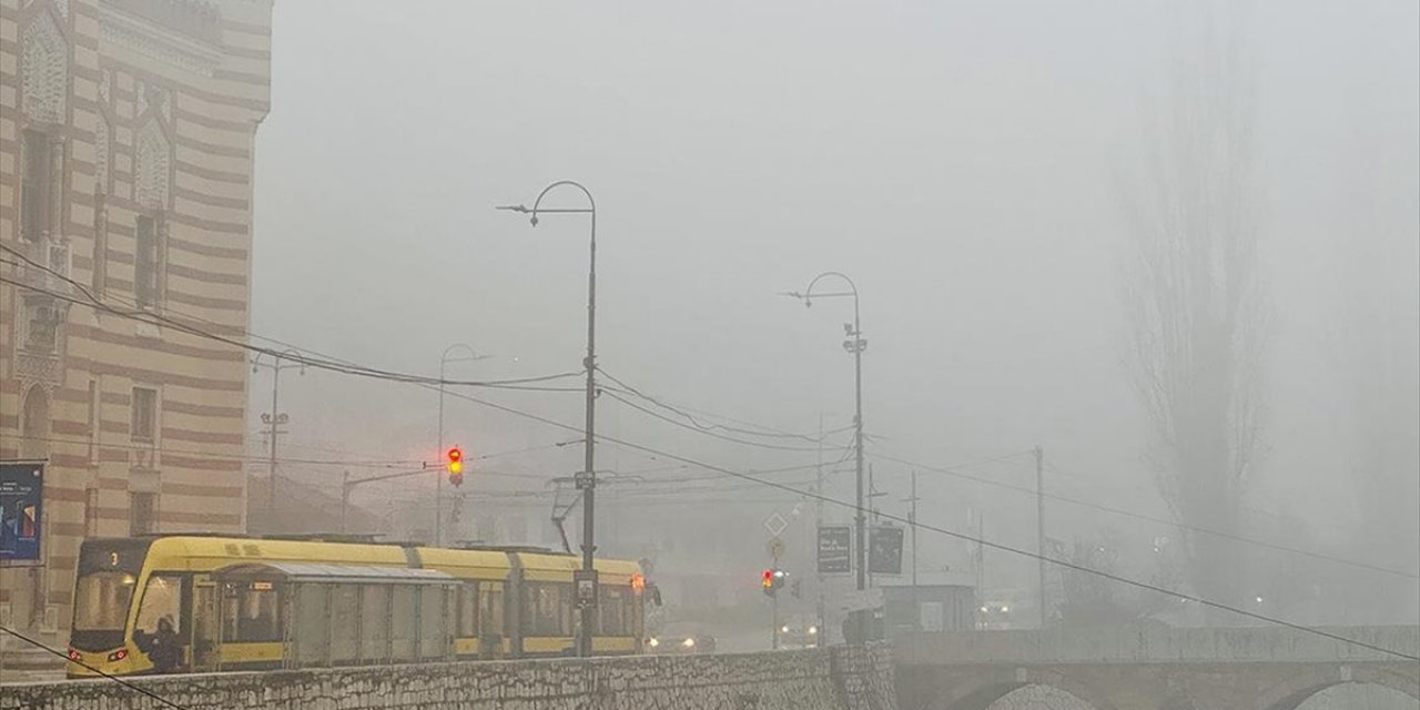 Bosna Hersek'in Başkenti Saraybosna'da Hava Kirliliği Nedeniyle Görüş Mesafesi Azaldı