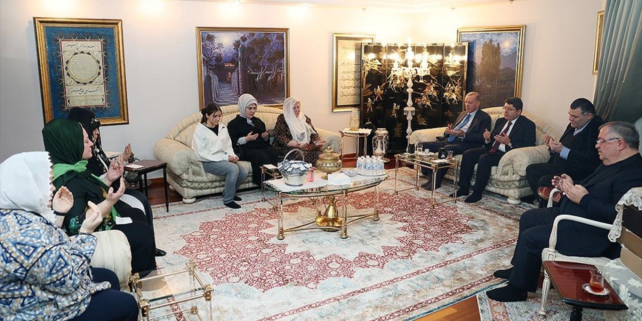 Cumhurbaşkanı Erdoğan, Eski Ak Parti Milletvekili İyimaya'nın Ailesine Taziye Ziyaretinde Bulundu