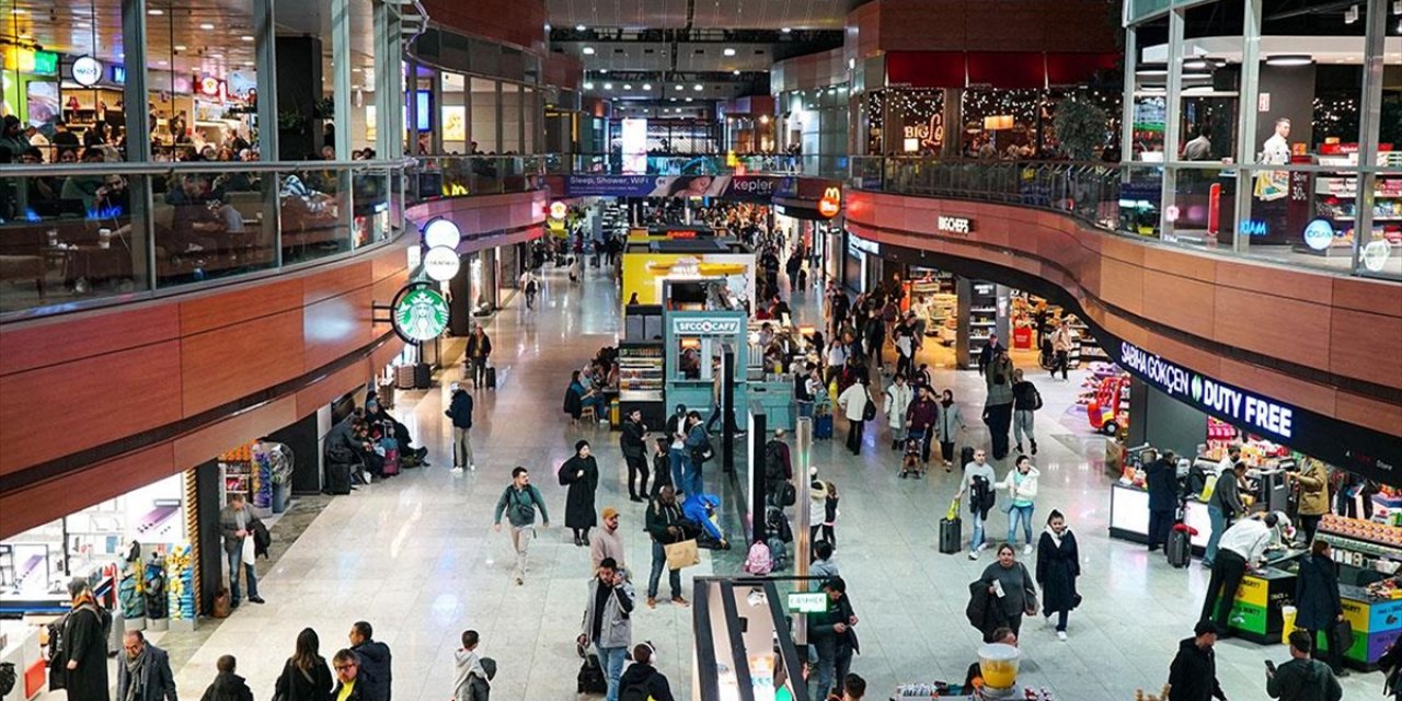 Türkiye'deki Havalimanlarından Uçan Yolcuların Yüzde 53'ü İstanbul'da Ağırlandı