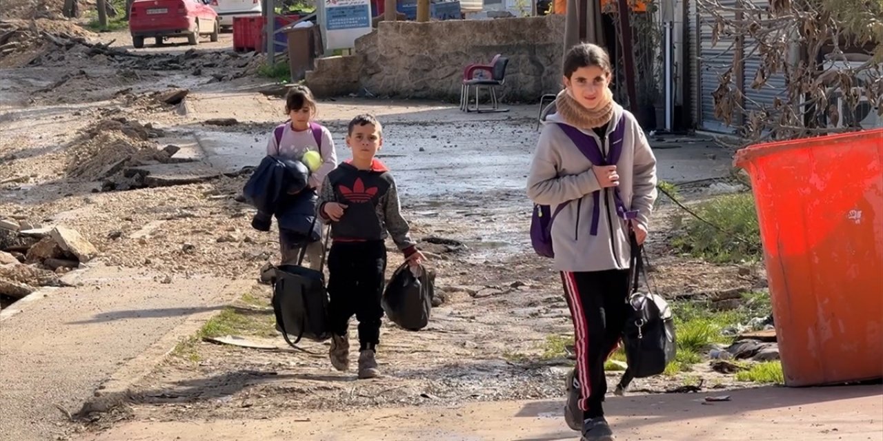 İsrail'in Saldırısı Altındaki Cenin Mülteci Kampı'nda Sivillerin "Sürgünü" Devam Ediyor