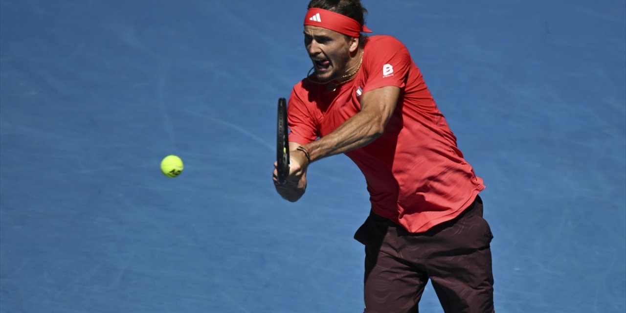 Avustralya Açık Yarı Finalinde Djokovic Sakatlandı, Zverev Finale Çıktı