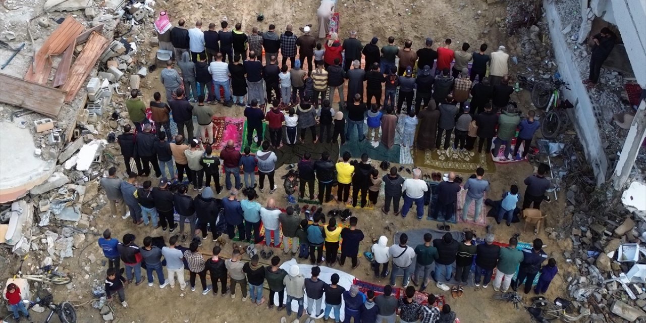 Gazze'de Ateşkesin Ardından İlk Cuma Namazı Kılındı