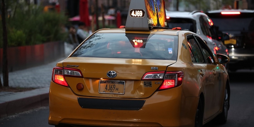 New York'un Sarı Araç Plakalarını 65 Cente Çalışan Mahkumlar Yapıyor