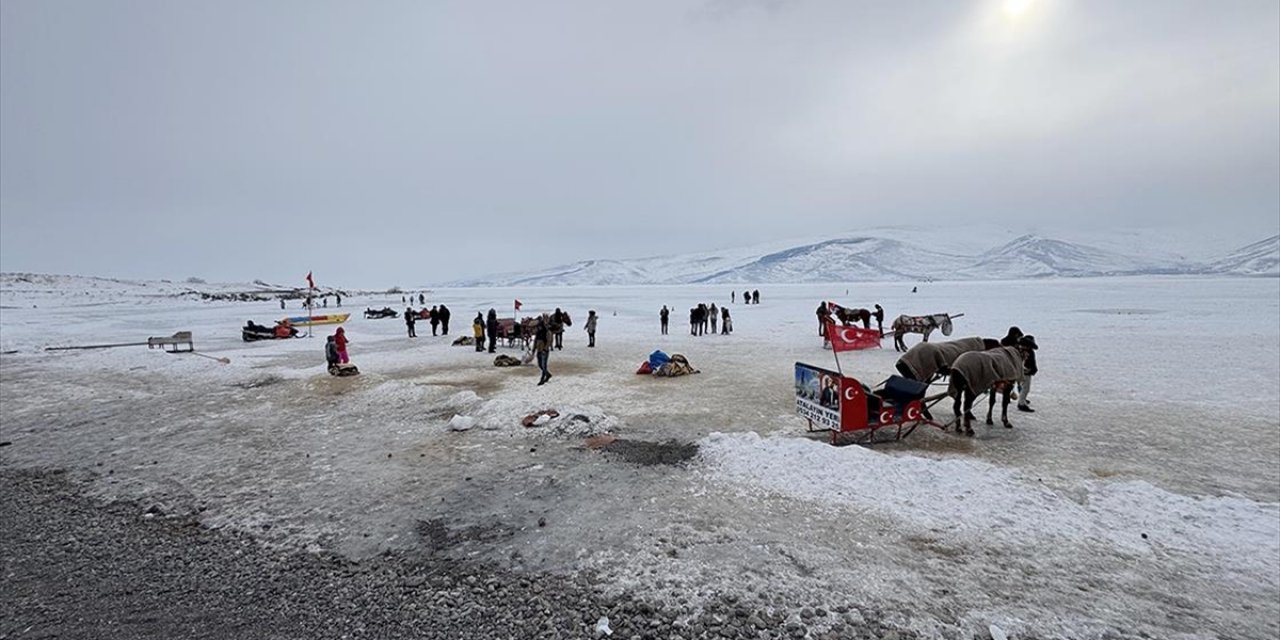 Doğu Anadolu'da Soğuk Hava ve Kar Yağışı Etkili Oluyor