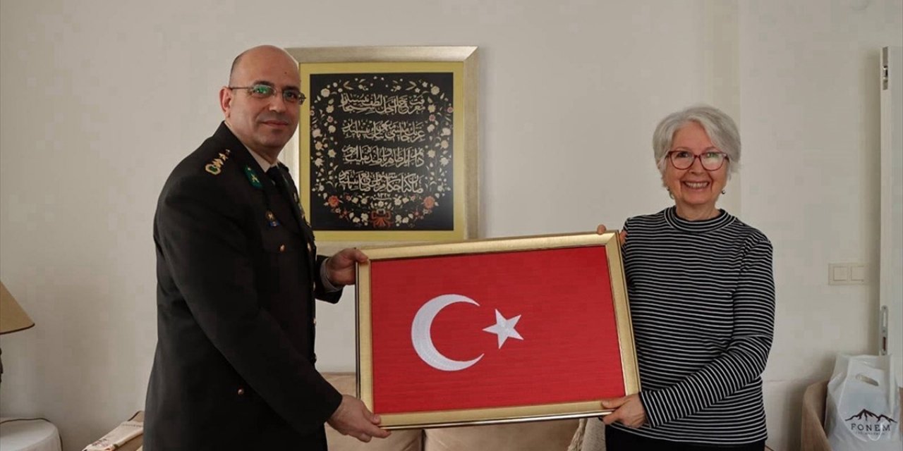 MSB'den, Mehmetçik İçin Hediyeler Hazırlayan Hayırsever Öğretmene Ziyaret