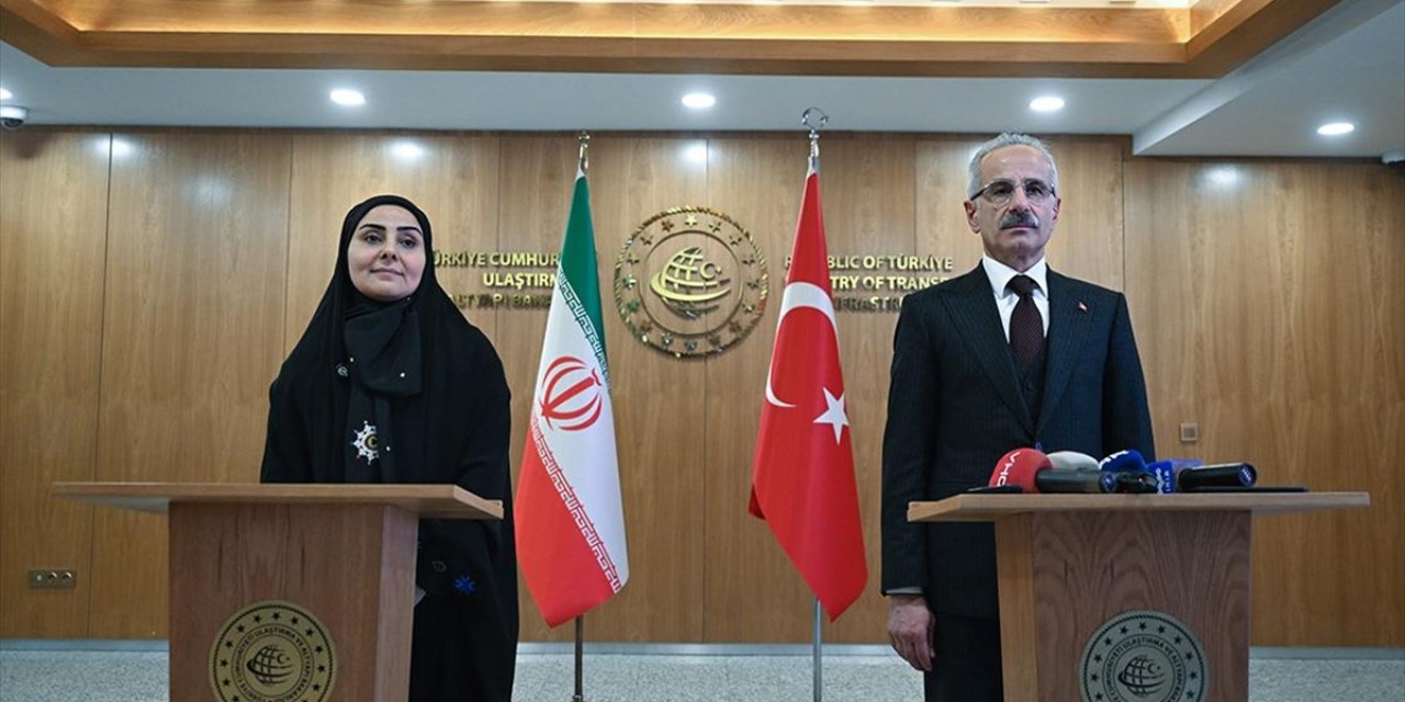 Bakan Uraloğlu, İran Yol ve Şehircilik Bakanı Ferzane Sadık İle Görüştü