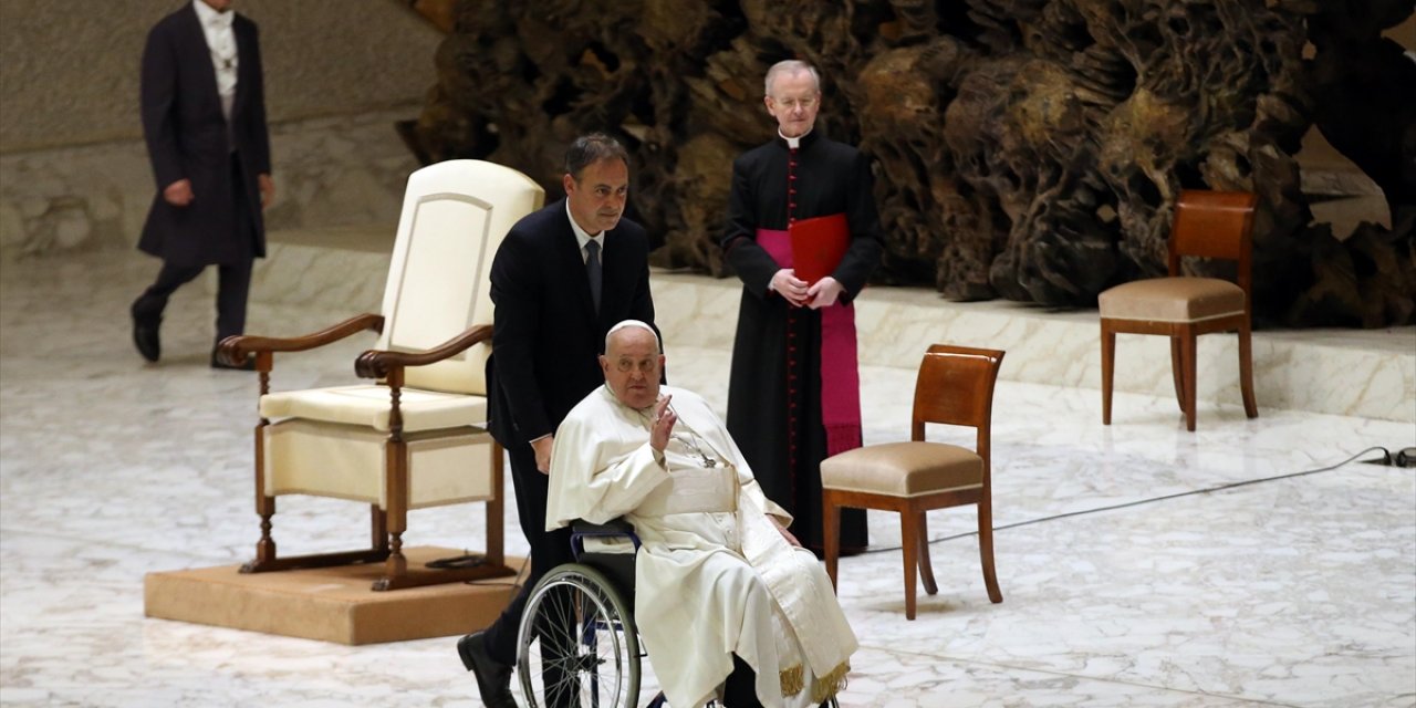 Vatikan: Yapay Zeka İnsan Olarak Değerlendirilmemeli, İnsan Zekasını Tamamlayıcı Bir Araç Olarak Kullanılmalı