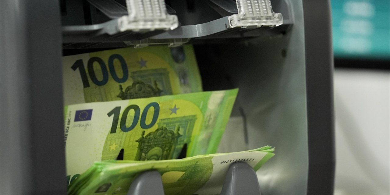 Uzmanlar, ECB'nin Bu Yıl Faiz İndirimlerine Devam Etmesini Bekliyor