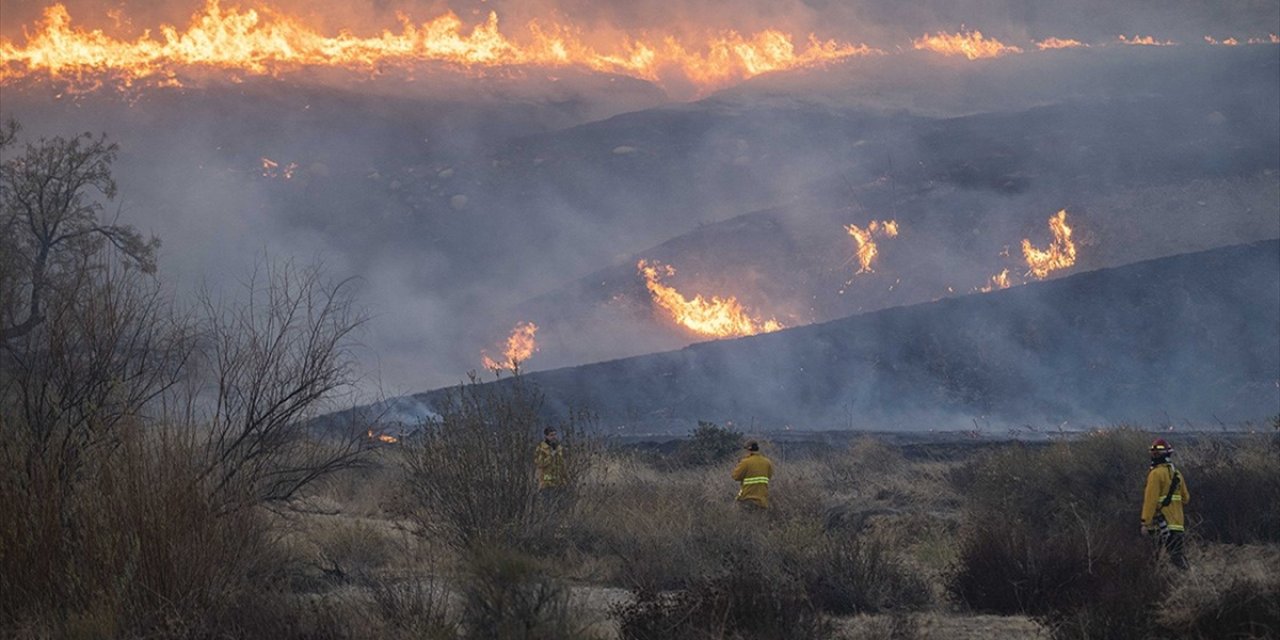 Trump, California'da 29 Kişinin Öldüğü Yangınlara Müdahalede "Ordunun Suyu Açtığını" Açıkladı