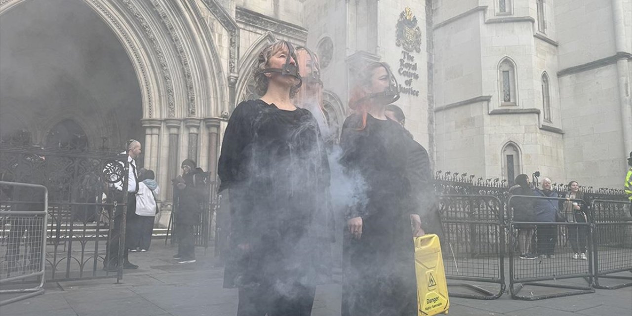 İngiltere'de Hakim Karşısına Çıkan İklim Aktivistleri İçin Destek Eylemi Düzenlendi