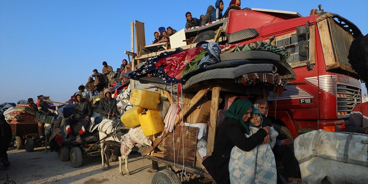 İsrail'in Yerinden Ettiği 500 Binden Fazla Filistinli Son 3 Günde Gazze'nin Kuzeyine Döndü