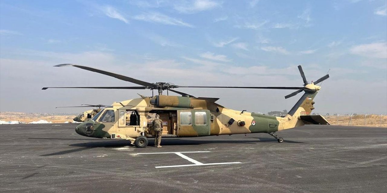 AA Ekibi, Ürdün'den Gazze'ye Hava Yoluyla Yardım Çalışmalarını Görüntüledi