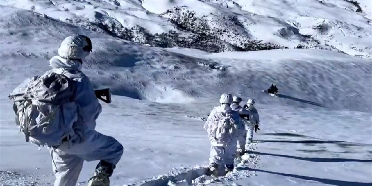 Terör Örgütü PKK/KCK'ya Yönelik "Gürz-43" Operasyonlarında 12 Mağara, Sığınak ve Barınma Alanı İmha Edildi