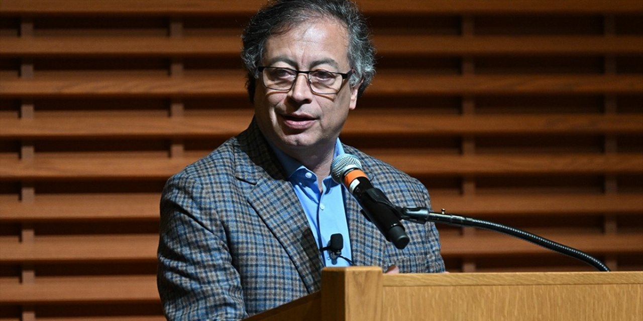 Kolombiya Lideri Petro, Göçmenlerin Sınır Dışı Edilme Şeklini "Toplama Kamplarına" Benzetti