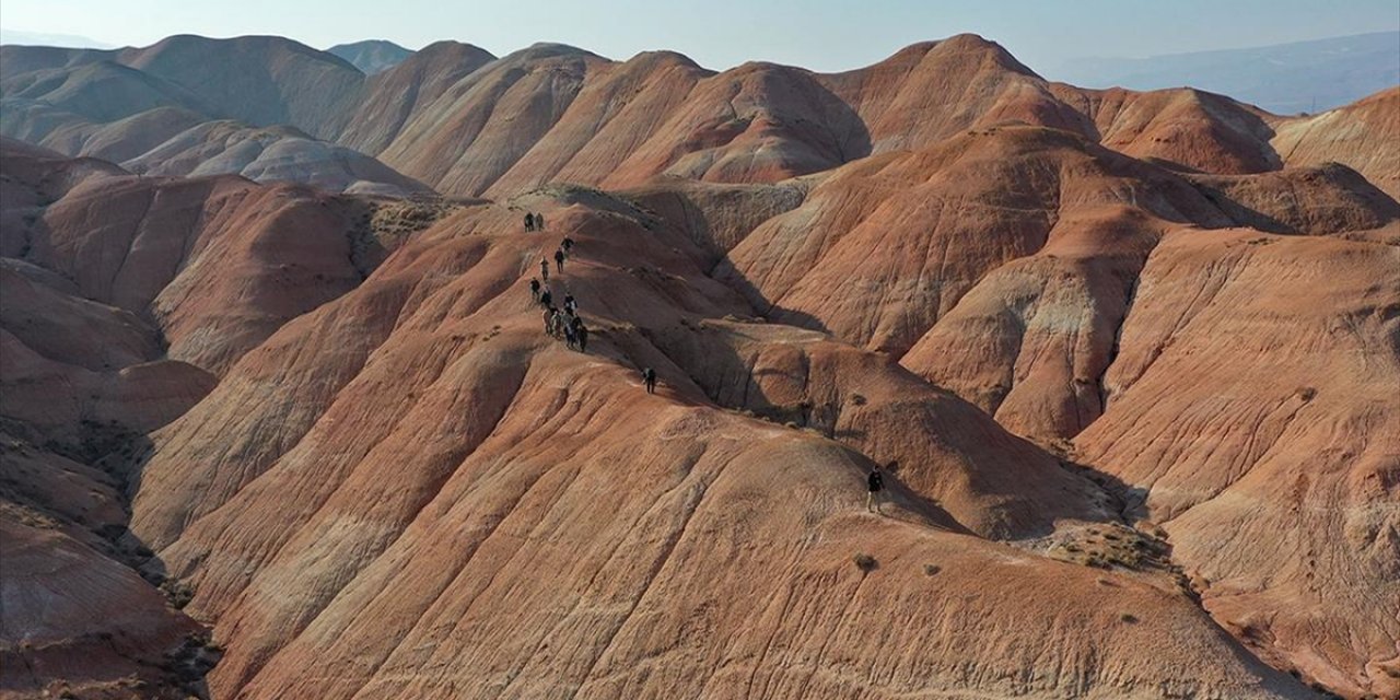 Iğdır'ın Gökkuşağı Tepeleri Turizme Kazandırılacak