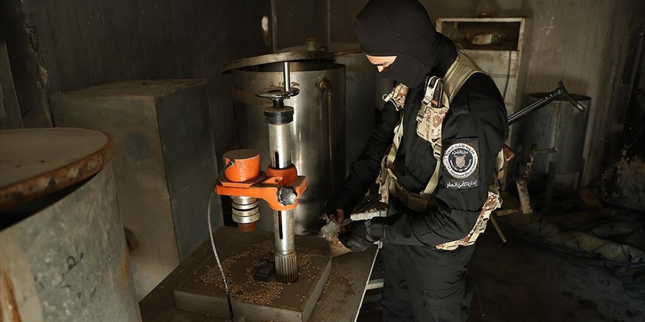 Humus'ta Devrik Esed Rejiminin Uyuşturucu Depolarından Biri Daha Ortaya Çıkarıldı
