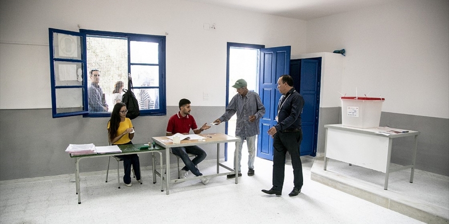 Tunus'ta Cumhurbaşkanlığı Seçimlerinde Oy Verme İşlemi Başladı