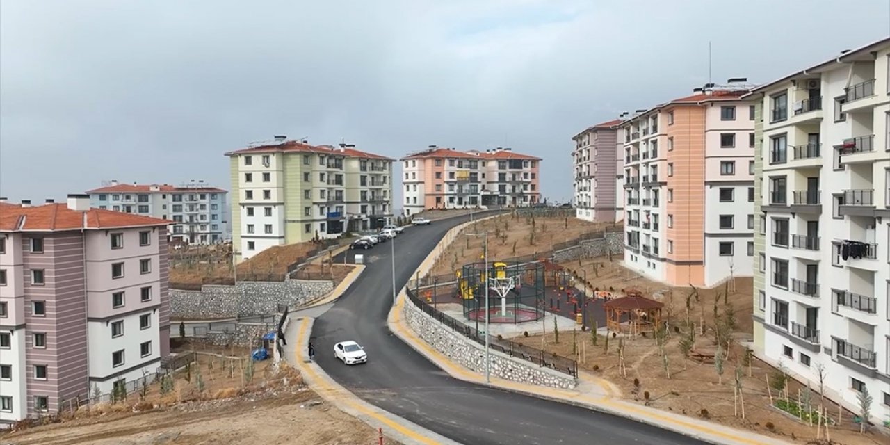 Malatya'da Depremden Etkilenenler Yeni Yuvalarına Kavuşmanın Heyecanını Yaşıyor