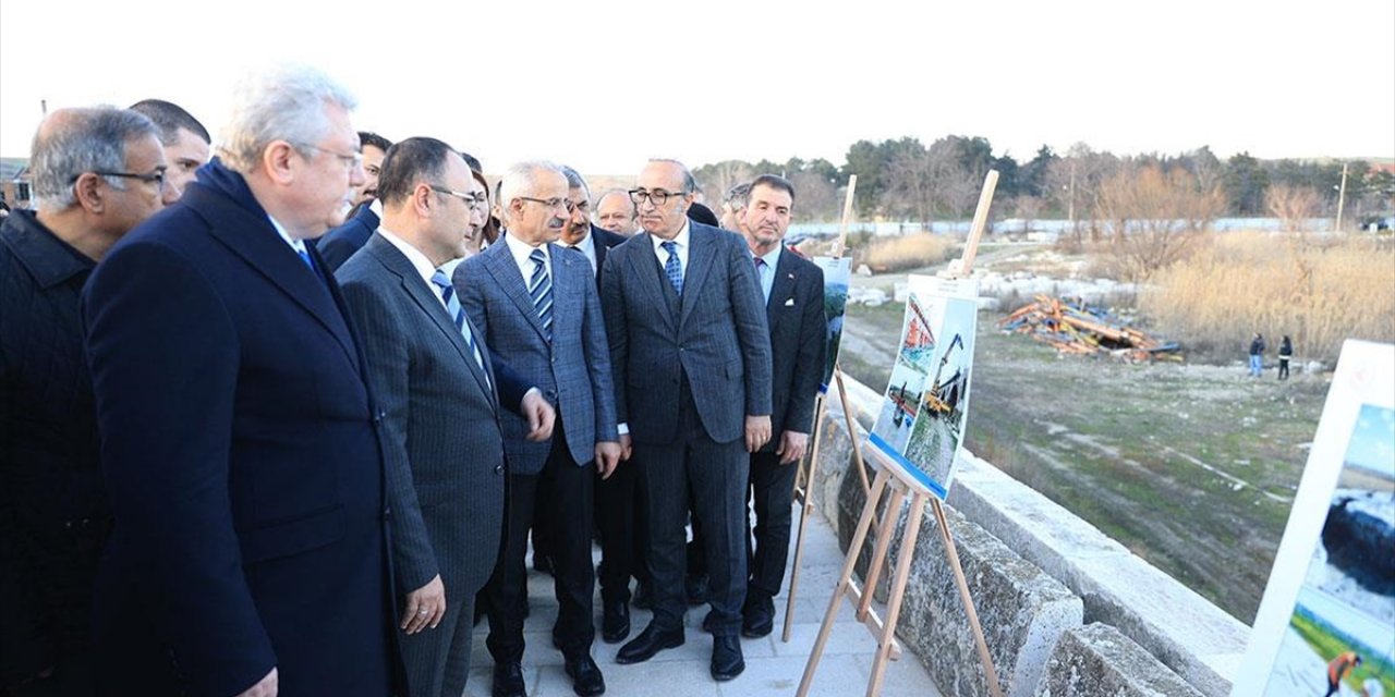 Bakan Uraloğlu Tarihi Uzun Köprü'de Süren Restorasyon Çalışmalarını İnceledi