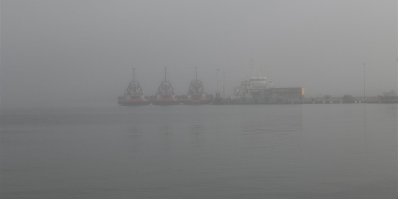 Çanakkale Boğazı Sis Nedeniyle Transit Gemi Geçişlerine Kapatıldı