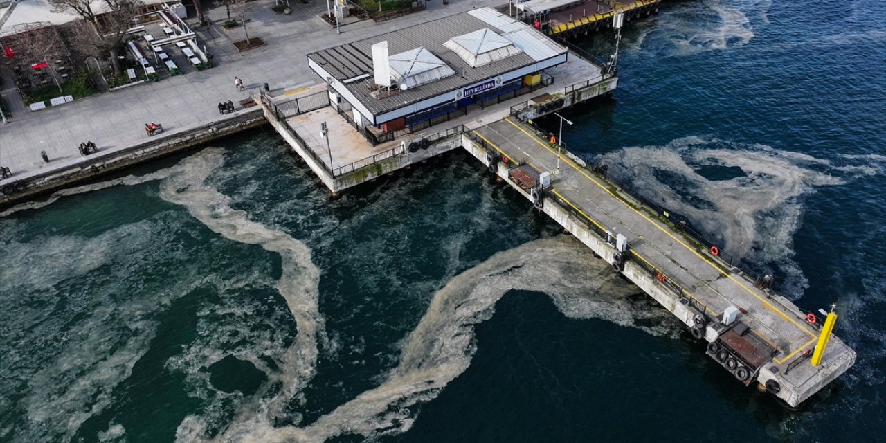 Marmara Denizi'nin Adalar Bölgesinde Müsilaj Görülmeye Devam Ediyor