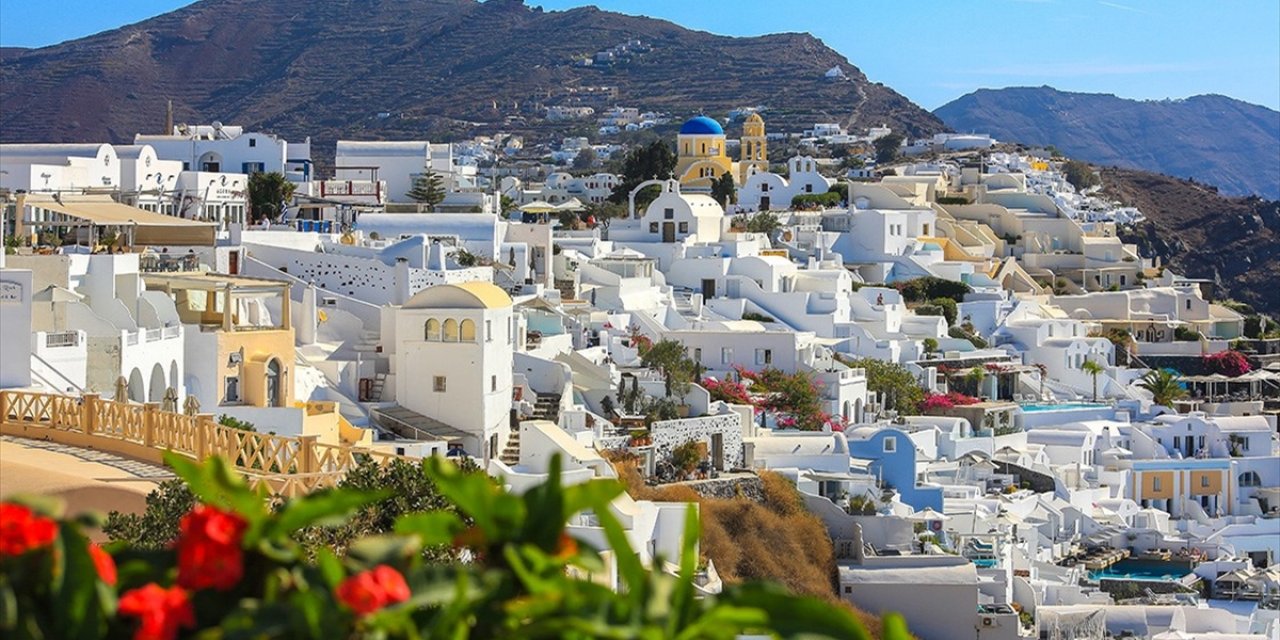 Santorini Adası'ndaki Sismik Hareketlilik Nedeniyle Eğitime 1 Gün Ara Verildi