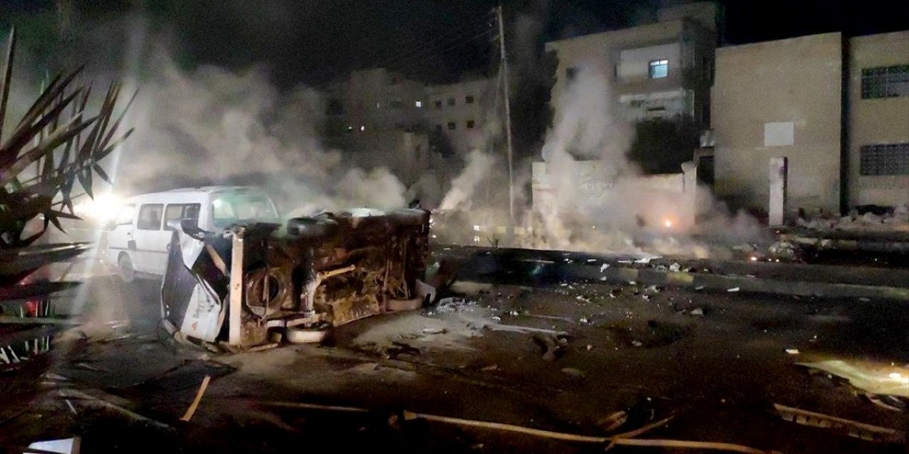 Suriye'nin Münbiç İlçesinde Bomba Yüklü Araçla Düzenlenen Terör Saldırısında 7 Sivil Öldü