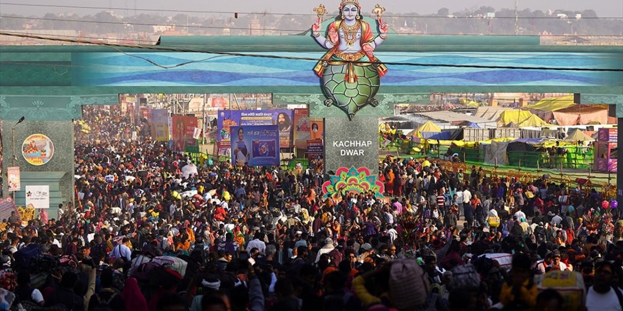 Hindistan'da Düzenlenen Maha Kumbh Mela Festivaline 350 Milyondan Fazla Kişi Katıldı