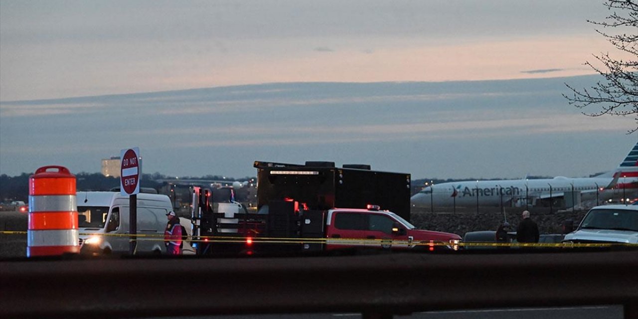 ABD'de Helikopterle Uçağın Çarpıştığı Kazanın Ardından Enkaz Kaldırma Çalışmaları Sürüyor