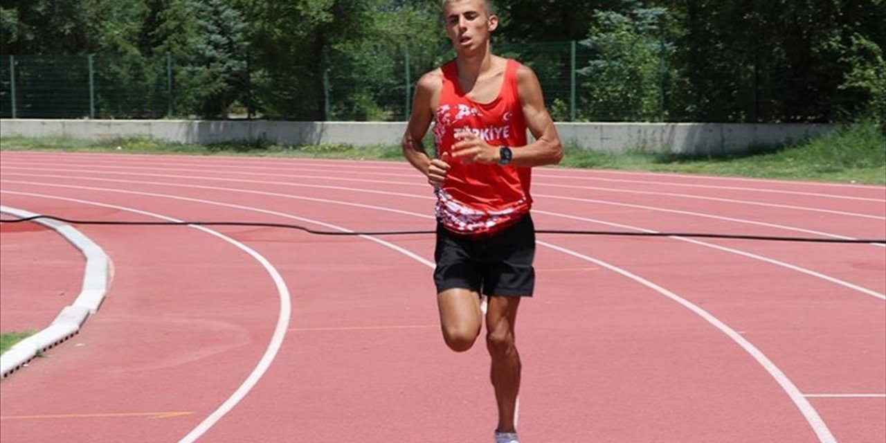 Milli Atlet Oğuz Uyar, 200 Metrede Büyükler Salon Türkiye Rekoru Kırdı