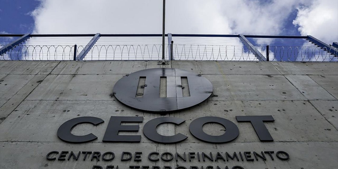 El Salvador, ABD'den Suçluları "Ücret Karşılığında" Mega Hapishanesinde Barındırmaya Hazır