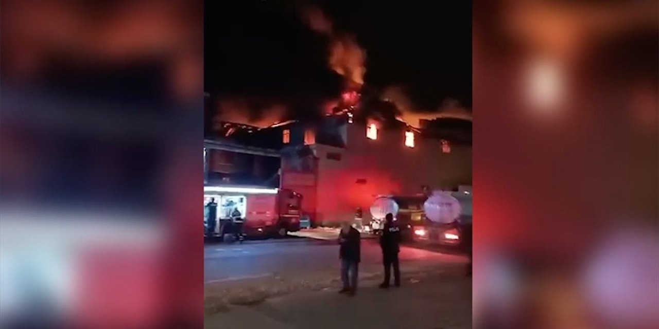 Adana'da Geri Dönüşüm Tesisinde Çıkan Yangın Söndürüldü