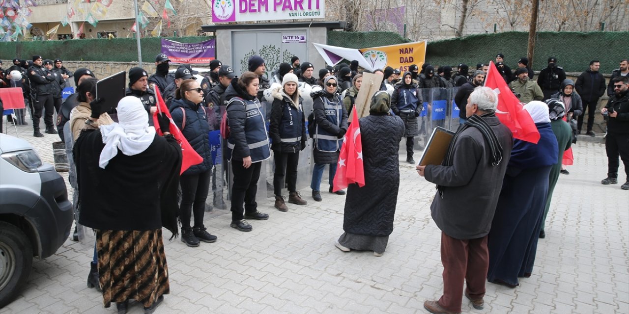 Vanlı Aileler, Dem Parti İl Başkanlığı Önündeki Eylemlerini Sürdürdü