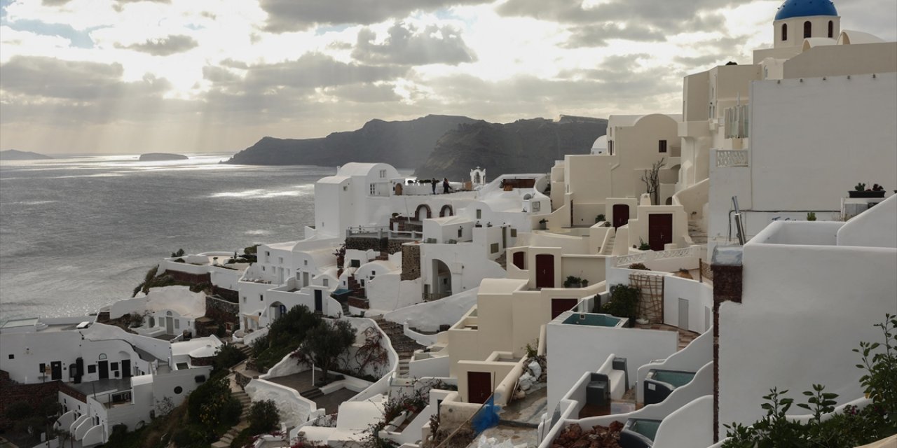 Ege'de Artan Sismik Hareketlilik Nedeniyle Santorini'de Emlak Fiyatlarının Düştüğü İddia Edildi