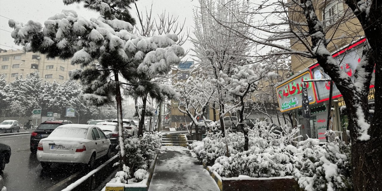 İran'ın Başkenti Tahran'da Soğuk Hava Nedeniyle Okullar ve Kamu Kurumları Tatil Edildi