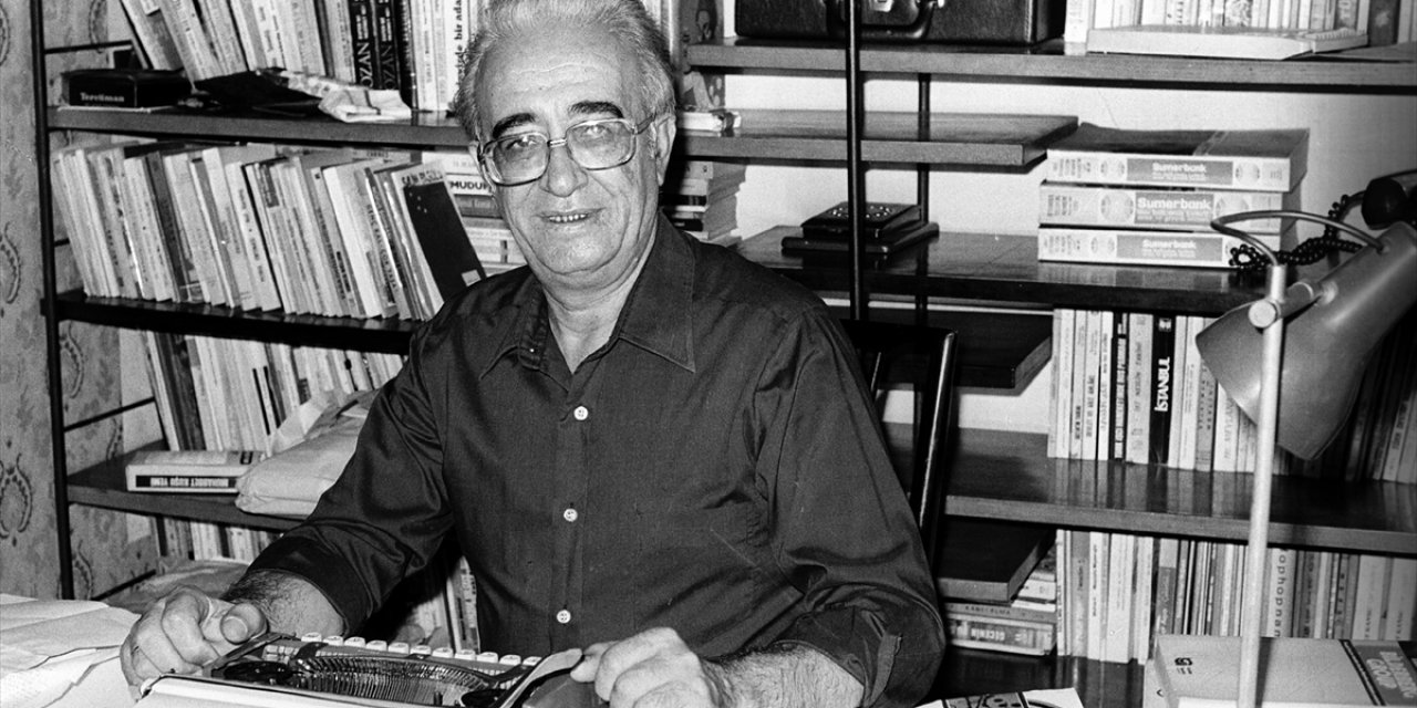 Eserleriyle Bir Devre Işık Tutan Ahmet Kabaklı