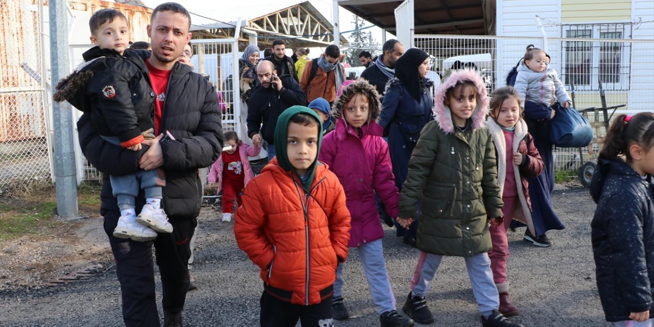 BM: Esed Rejiminin Devrilmesinin Ardından 270 Bin Suriyeli Mülteci Ülkesine Döndü