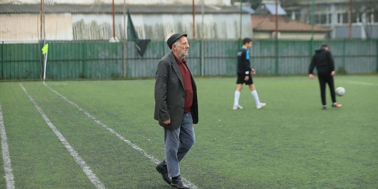 Futbol Sevdalısı Emektar Köfteci, İşi Bıraktı "Hakemliği" Bırakamadı